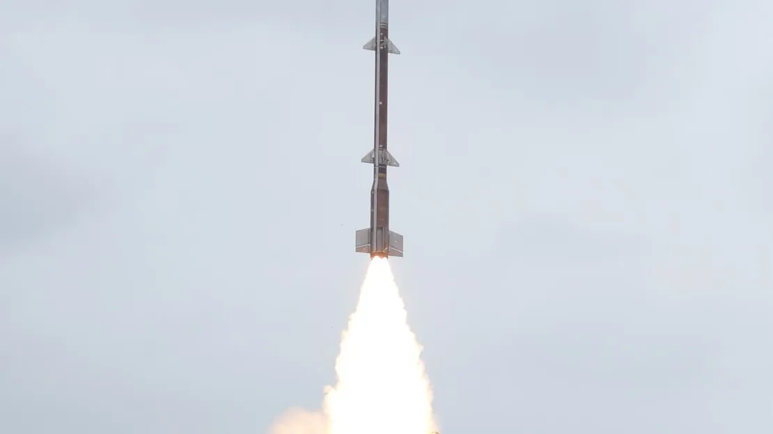 The slender Kusha long-range surface-to-air missile climbs vertically against an overcast sky, trailing a bright exhaust plume during its maiden flight test.